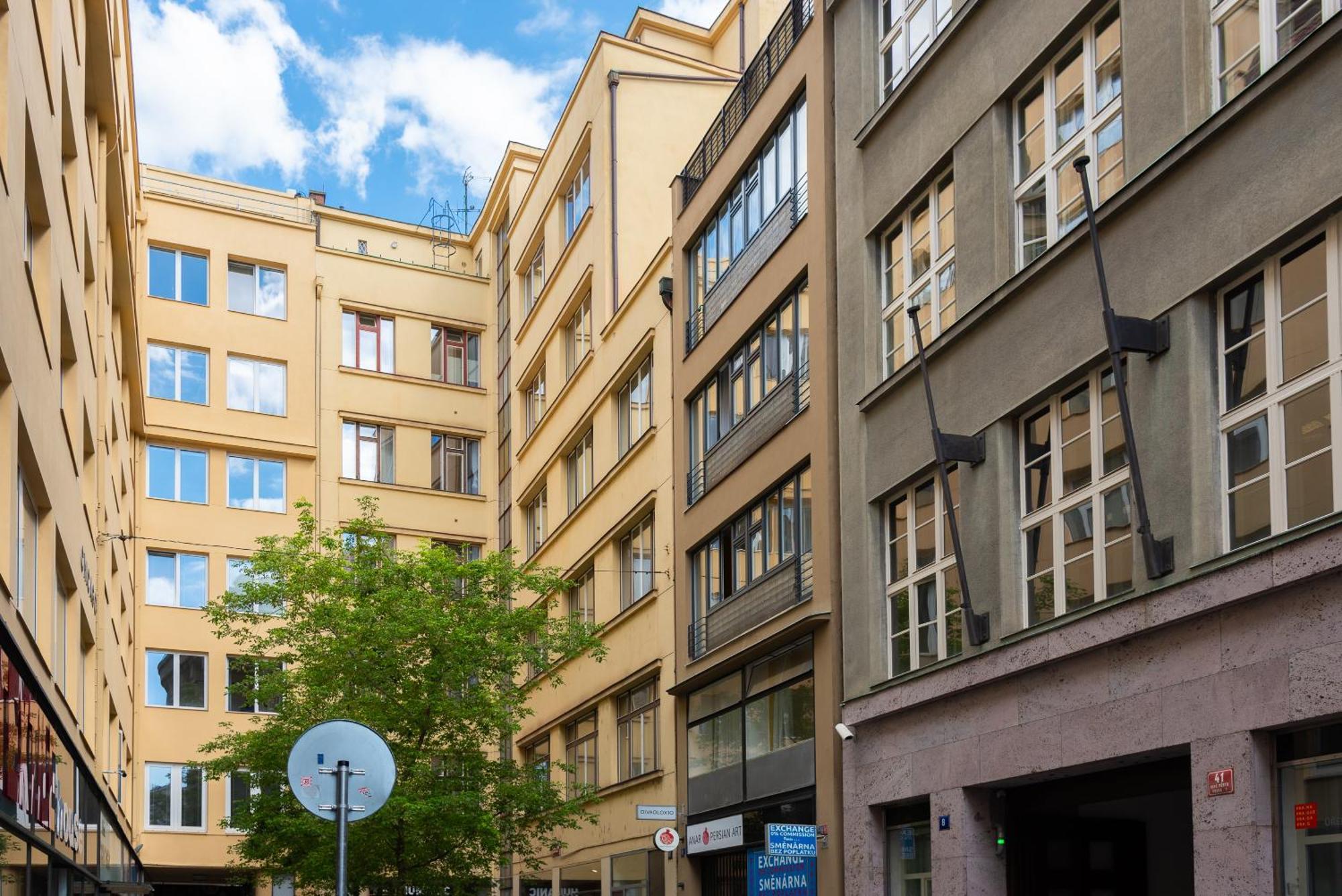 City Leaf Apartments By Adrez Prague Exterior photo